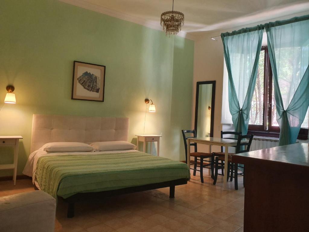 a bedroom with a bed and a table and chairs at sleep easy in Florence