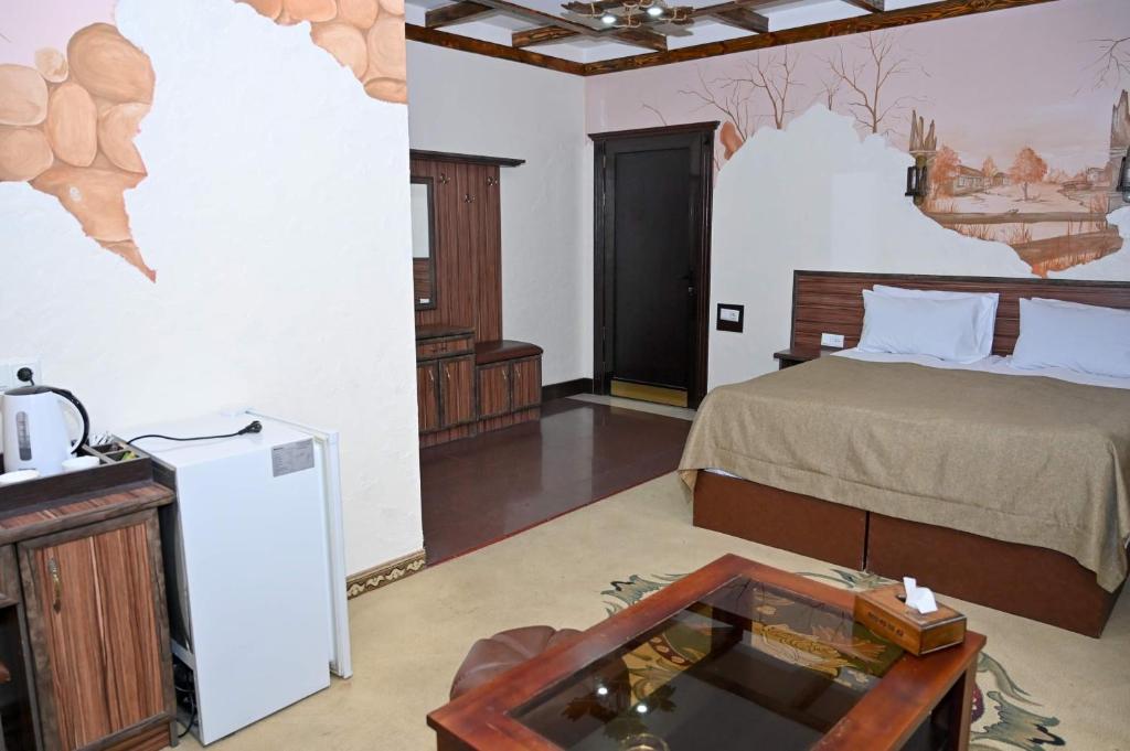 Postel nebo postele na pokoji v ubytování Mayisyan Kamurj Hotel