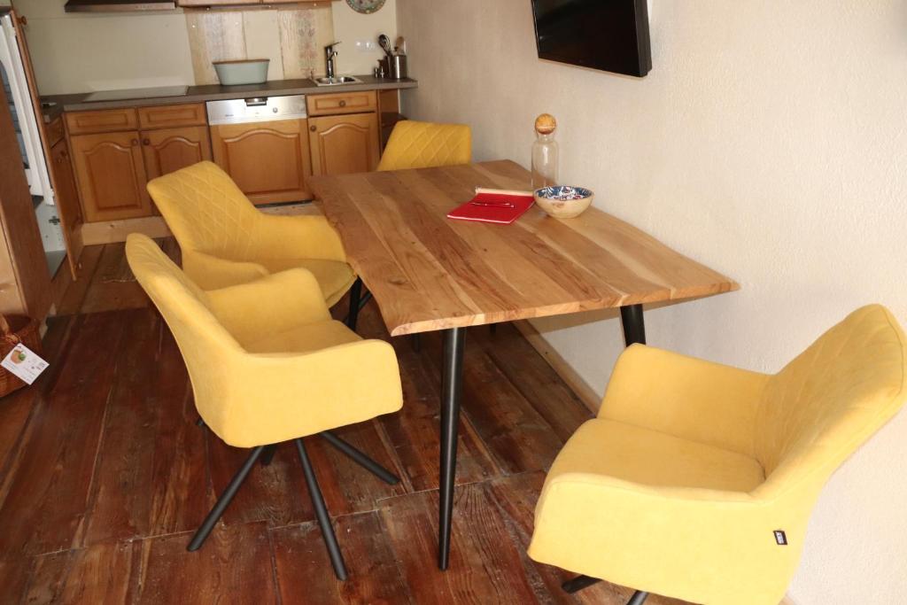 Kuchyň nebo kuchyňský kout v ubytování Haus Neuwirt