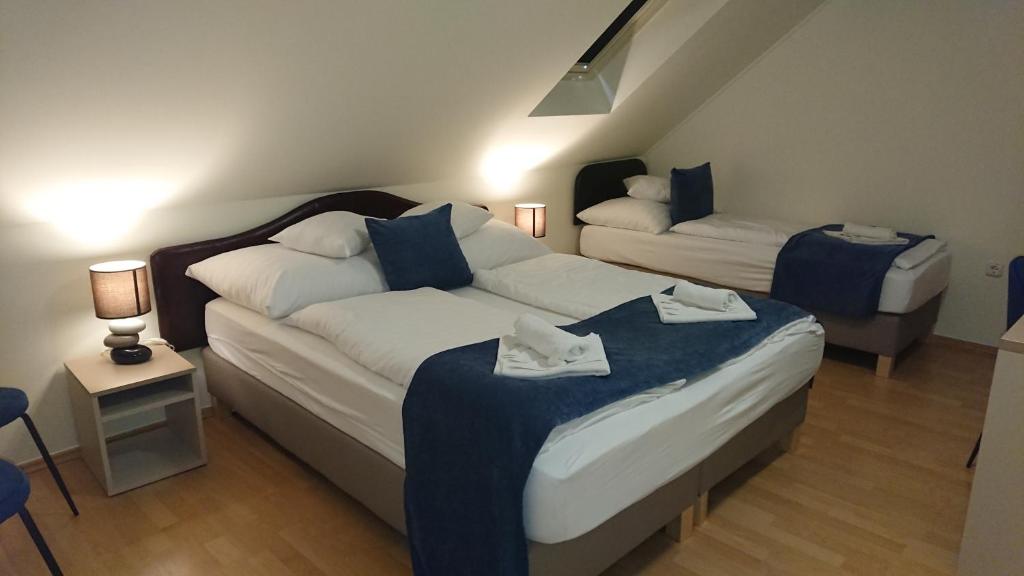 Postel nebo postele na pokoji v ubytování Hotel Napsugár