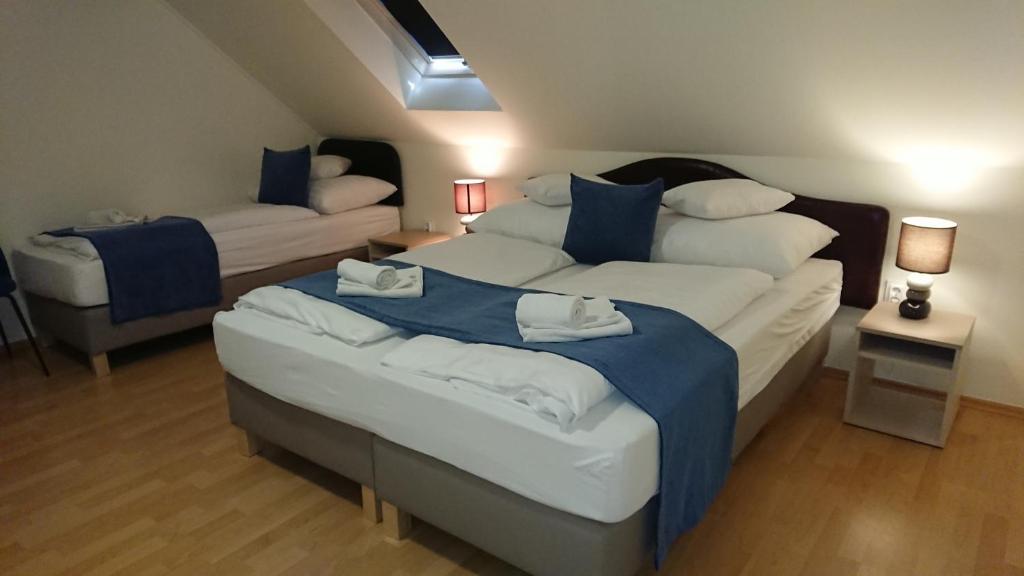 Postel nebo postele na pokoji v ubytování Hotel Napsugár
