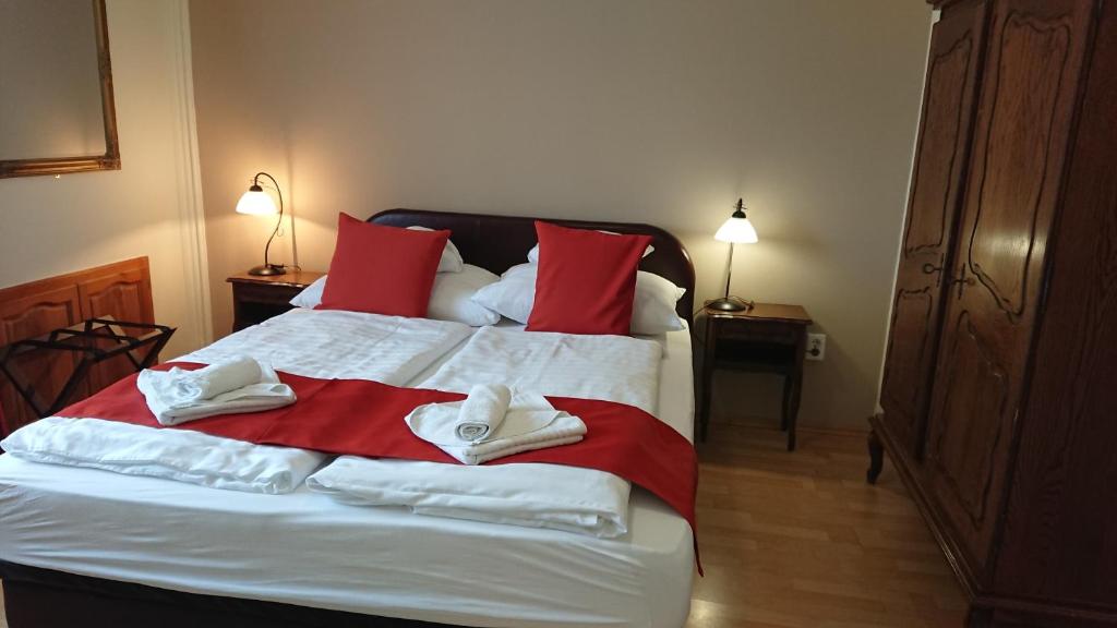 Postel nebo postele na pokoji v ubytování Hotel Napsugár