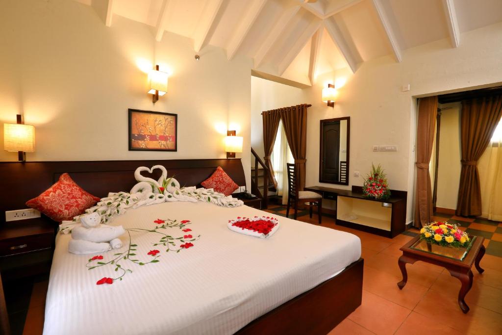The World Backwaters, Alleppey - Cottage With Lake View