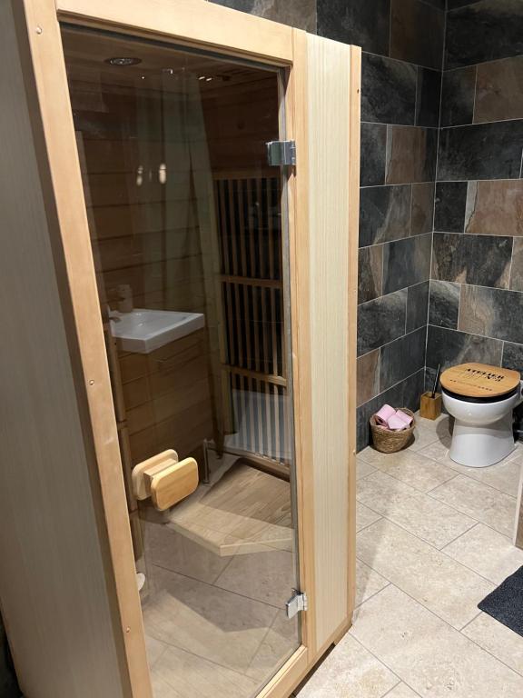 Charmant logement avec jacuzzi et sauna, Salon-de-Provence – Updated 2023  Prices