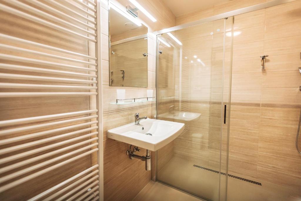 Koupelna v ubytování Star Hotel
