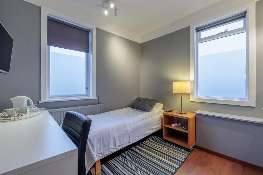 Postel nebo postele na pokoji v ubytování Snorri's Guesthouse