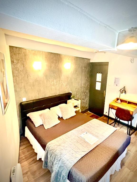 Postel nebo postele na pokoji v ubytování Hôtel Paul Riquet