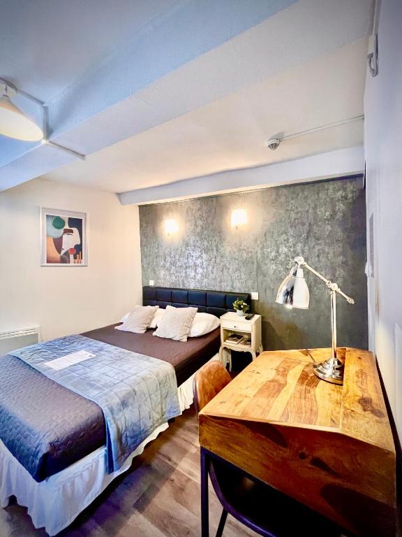 Postel nebo postele na pokoji v ubytování Hôtel Paul Riquet