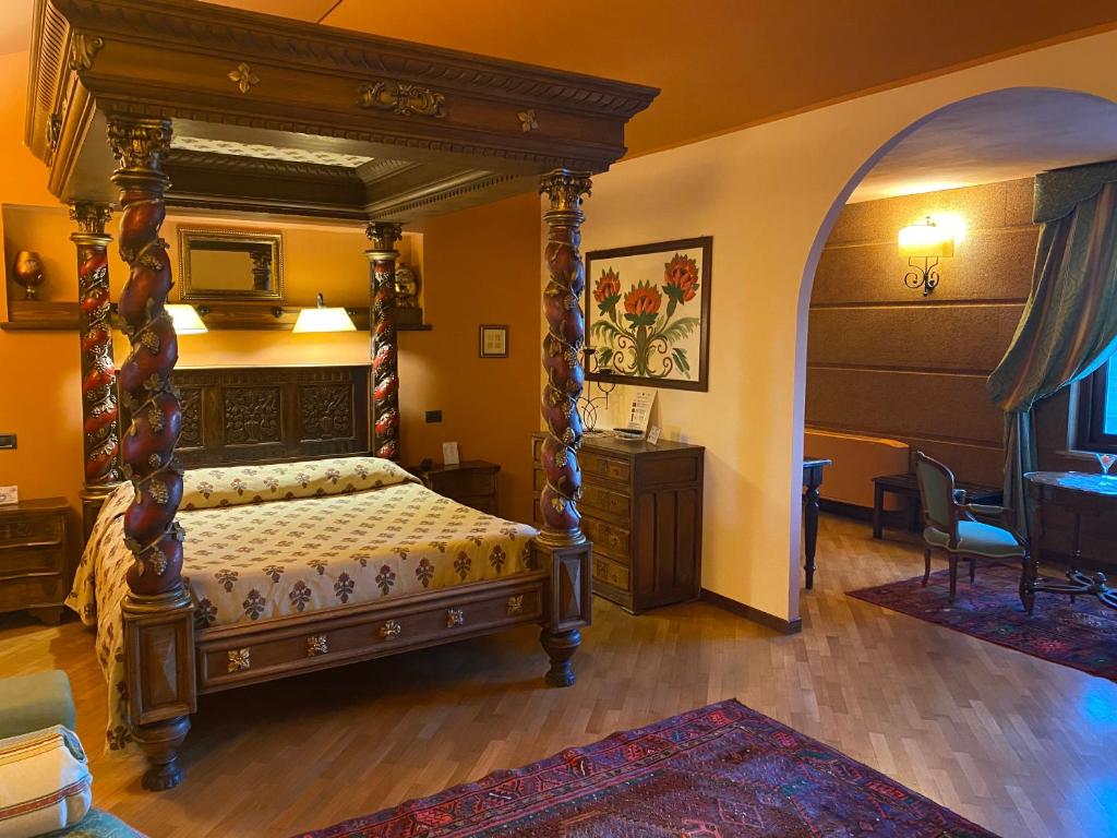 Posteľ alebo postele v izbe v ubytovaní Relais Abbazia Santa Anastasia Resort & Winery