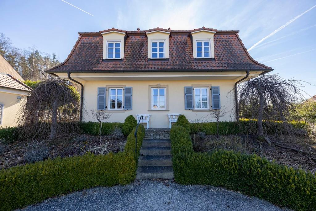 a white house with a red roof at Feriendomizil Villa Bomama in Ebern