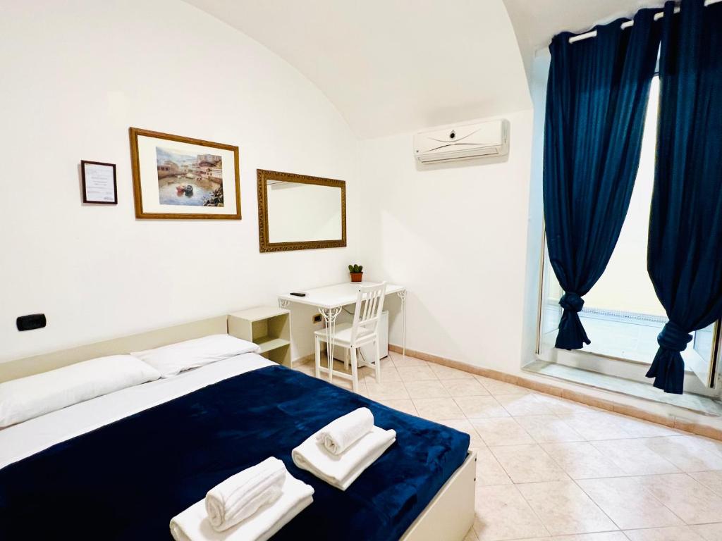 Postel nebo postele na pokoji v ubytování Hotel Pisa