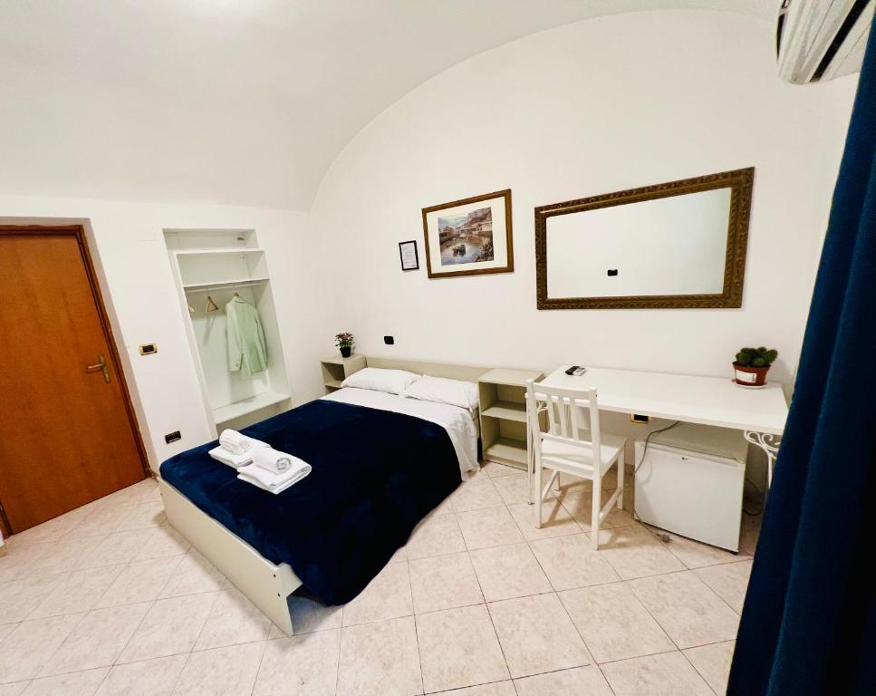 Postel nebo postele na pokoji v ubytování Hotel Pisa