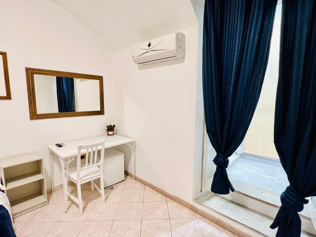 Postel nebo postele na pokoji v ubytování Hotel Pisa