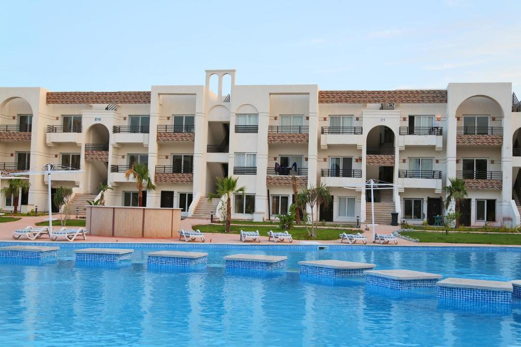 Spacious Landscape and pool view studio.