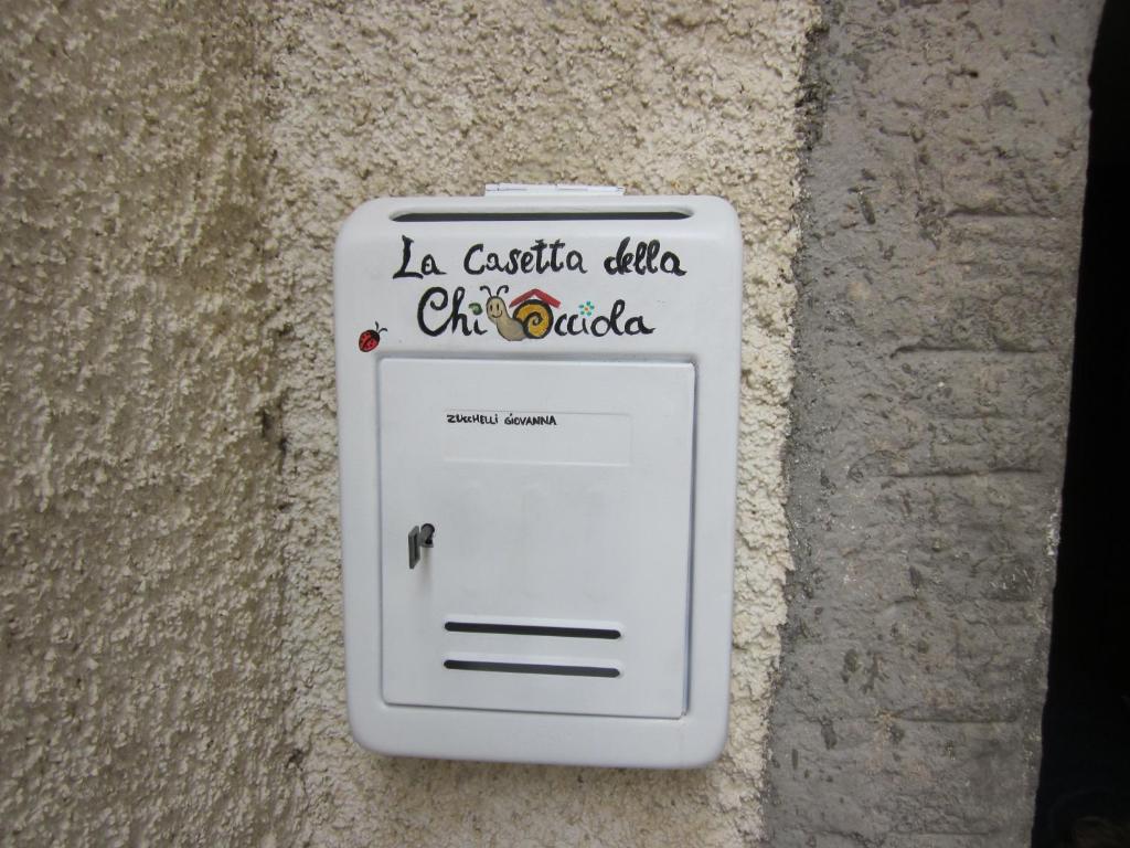 a white electrical outlet on the side of a wall at Casetta della chiocciola in Sassi