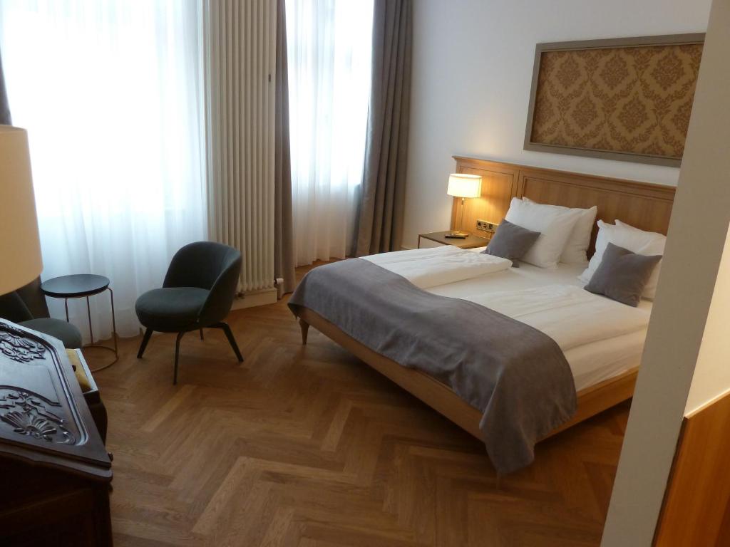 Postel nebo postele na pokoji v ubytování Hotel Lindenufer