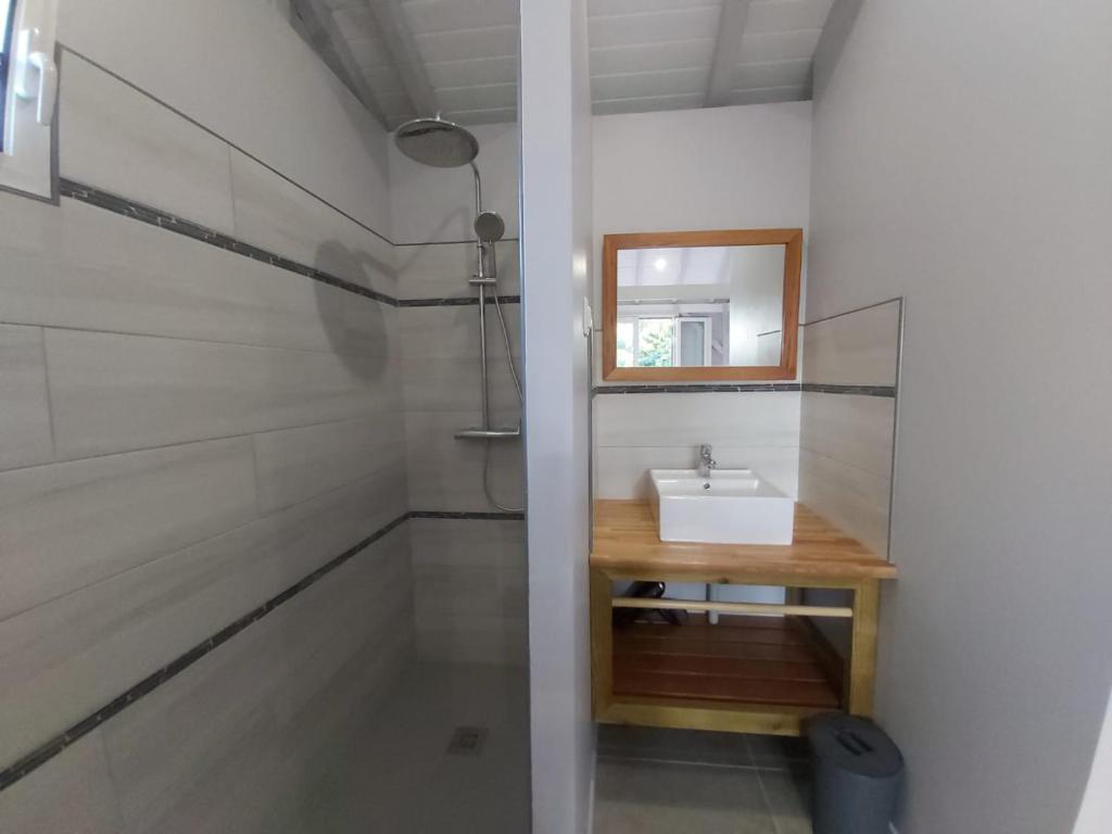 Bagno di Caraïbes Cottages Corail piscine privée a 900m de la plage de Grande Anse