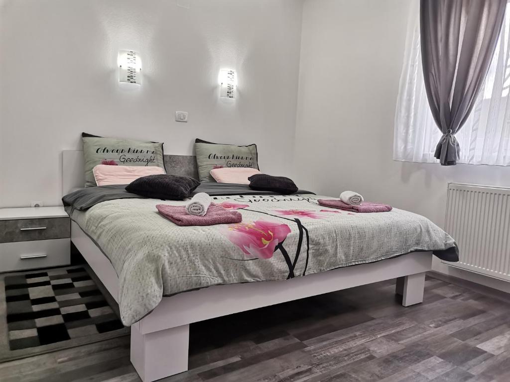 Posteľ alebo postele v izbe v ubytovaní Apartmani "Marina"