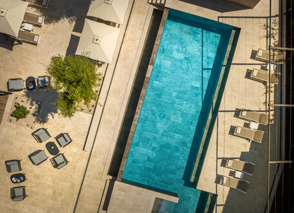 Bazén v ubytovaní DUNATOVI DVORI Heritage Hotel alebo v jeho blízkosti