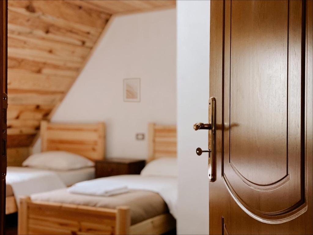 Llit o llits en una habitació de Guesthouse Pashko