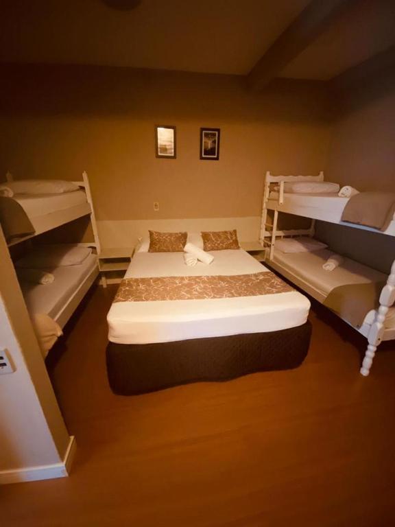 Postel nebo postele na pokoji v ubytování Hotel Lorimar