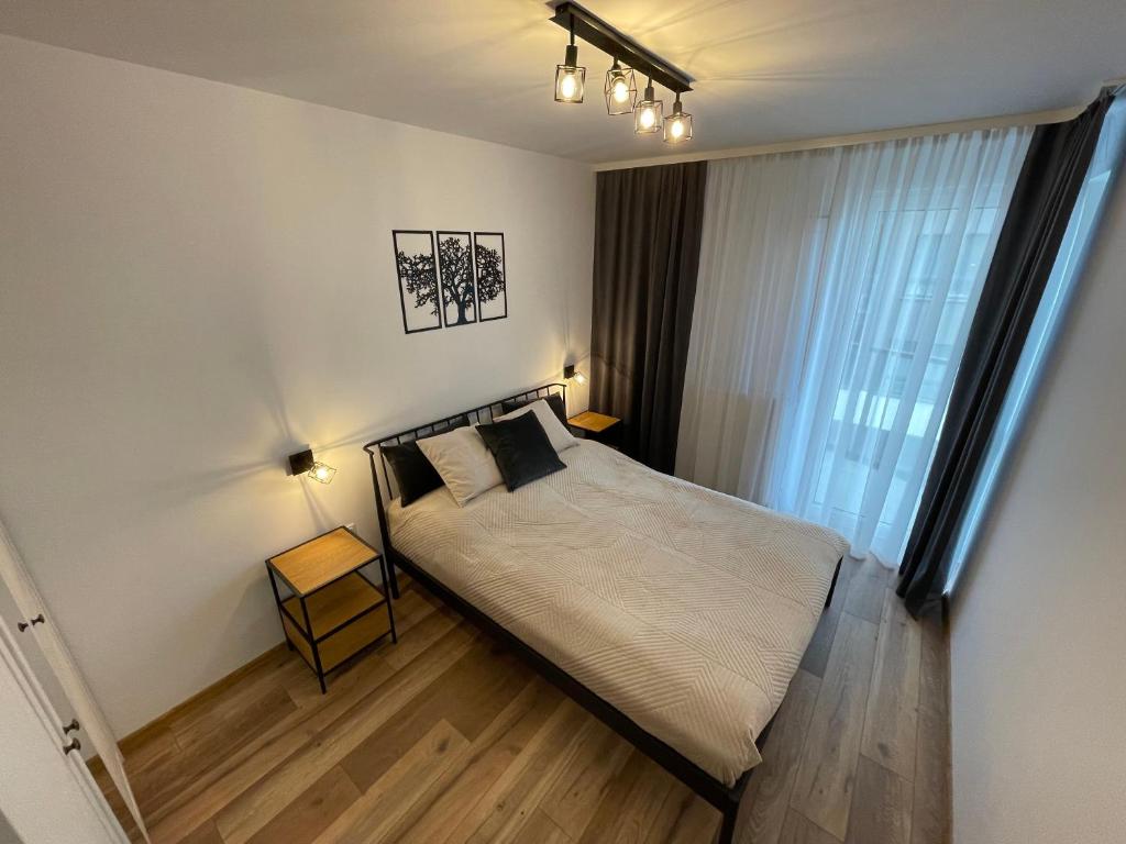 Posteľ alebo postele v izbe v ubytovaní NEWPORT Industrial Apartment