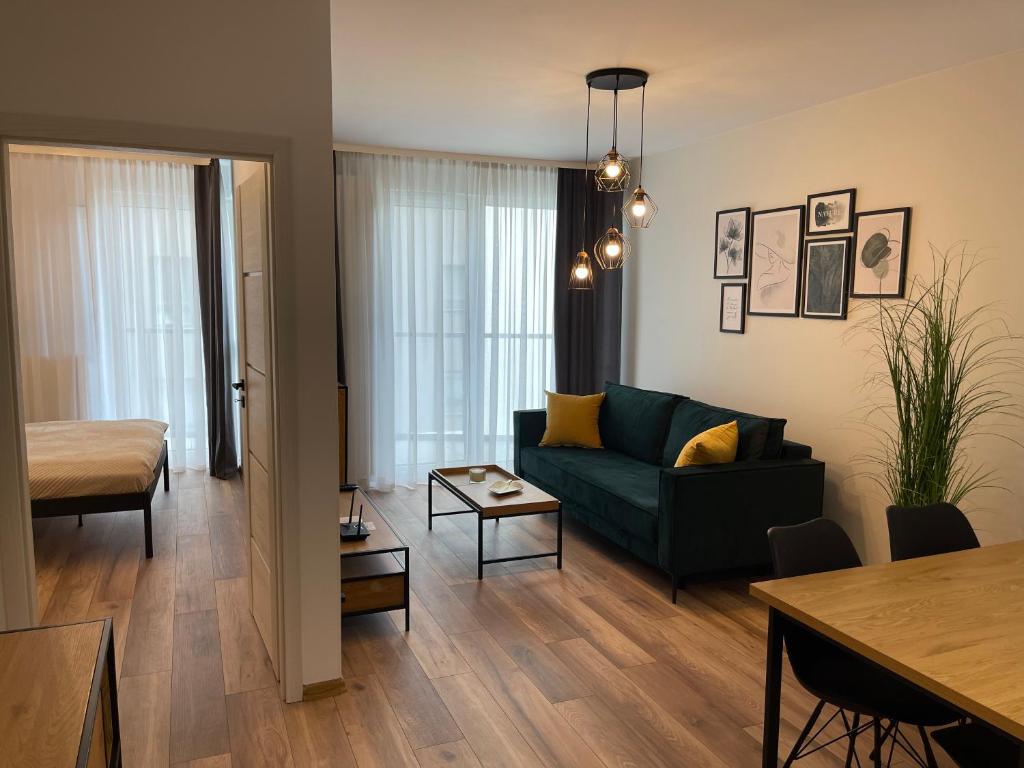 Posteľ alebo postele v izbe v ubytovaní NEWPORT Industrial Apartment
