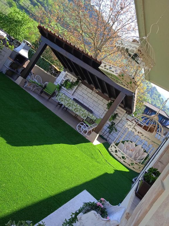 Vonkajšia záhrada v ubytovaní El Corro, acogedora casa con jardín en el corazón de Cantabria
