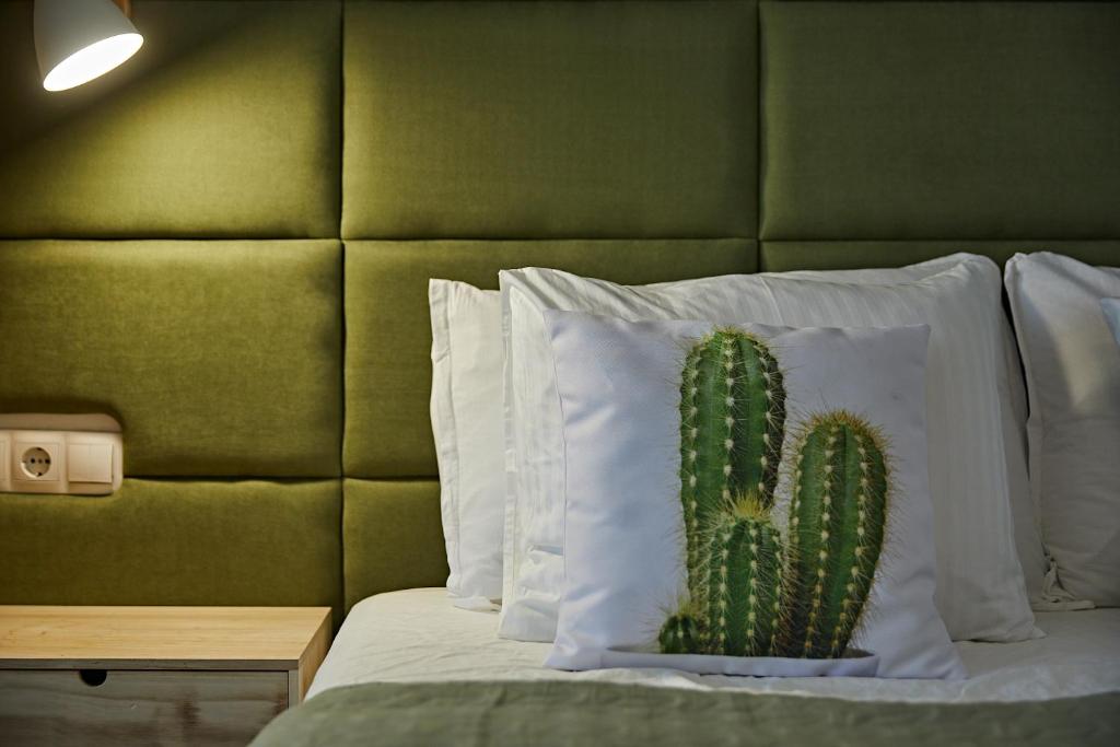 Postel nebo postele na pokoji v ubytování Cactus Sombrerudo- bright apartment next to Yumbo