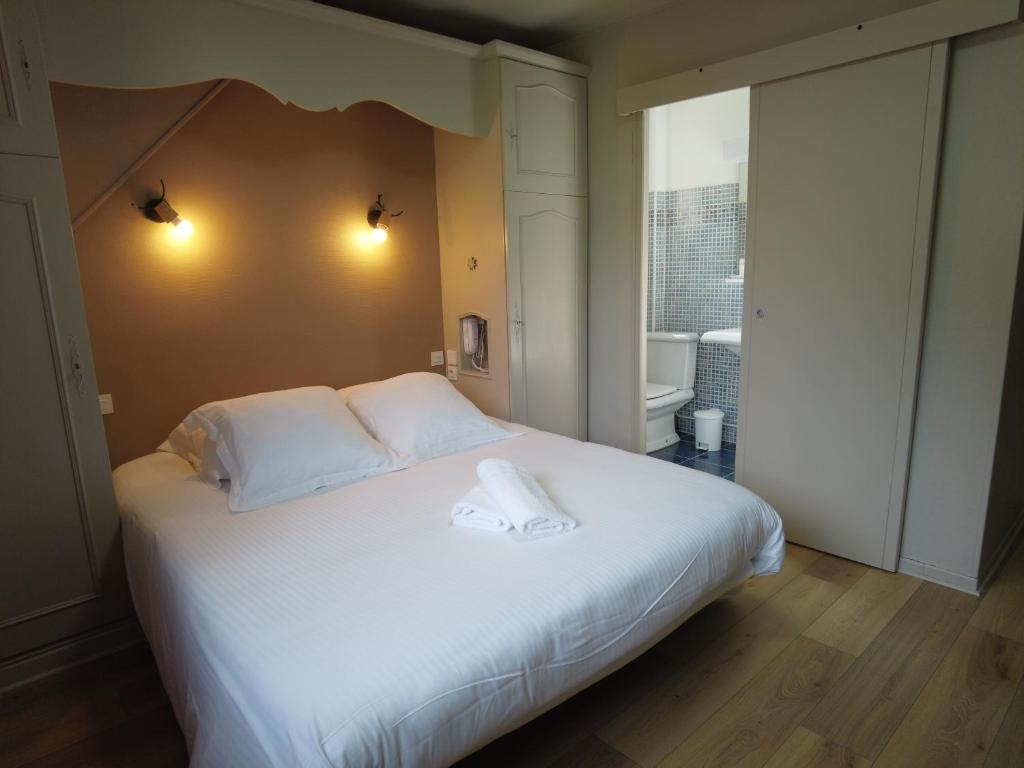 Postel nebo postele na pokoji v ubytování Hôtel La Rencluse