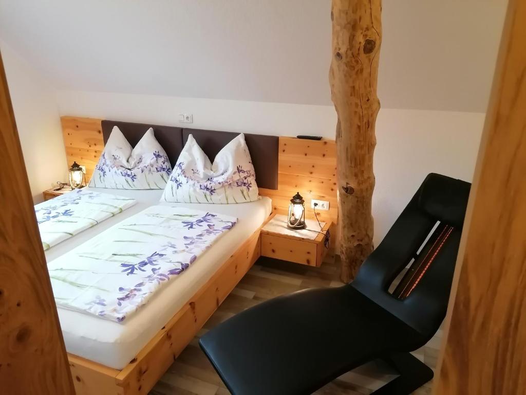 Tempat tidur dalam kamar di Ferienwohnung Pichler