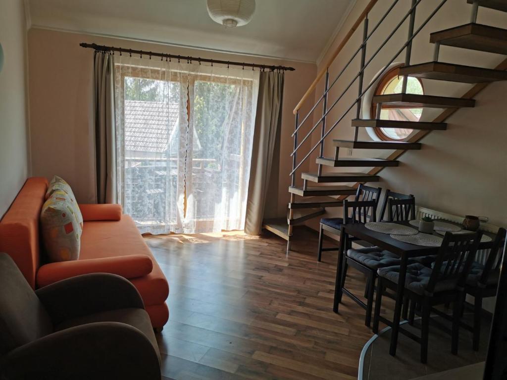 Posedenie v ubytovaní Tiborc Apartman