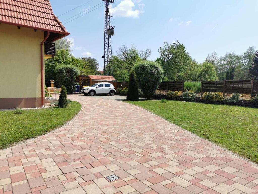 Vonkajšia záhrada v ubytovaní Tiborc Apartman