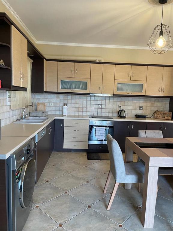 Kuchyňa alebo kuchynka v ubytovaní Melina Apartment