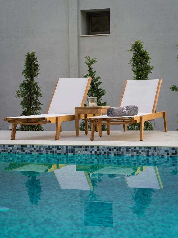 Bazén v ubytování Pignolia Suites - Adults Only nebo v jeho okolí