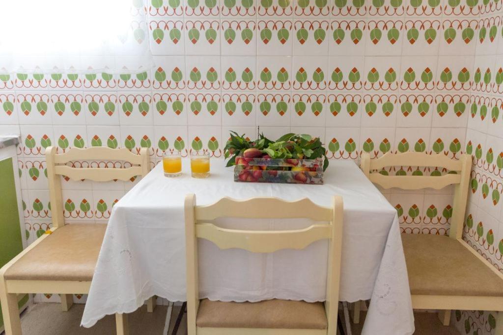 Jídlo v aparthotelu nebo okolí