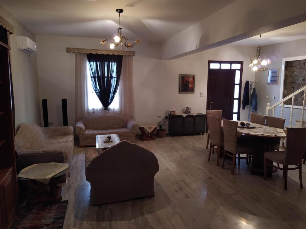 Posezení v ubytování Kisiris House