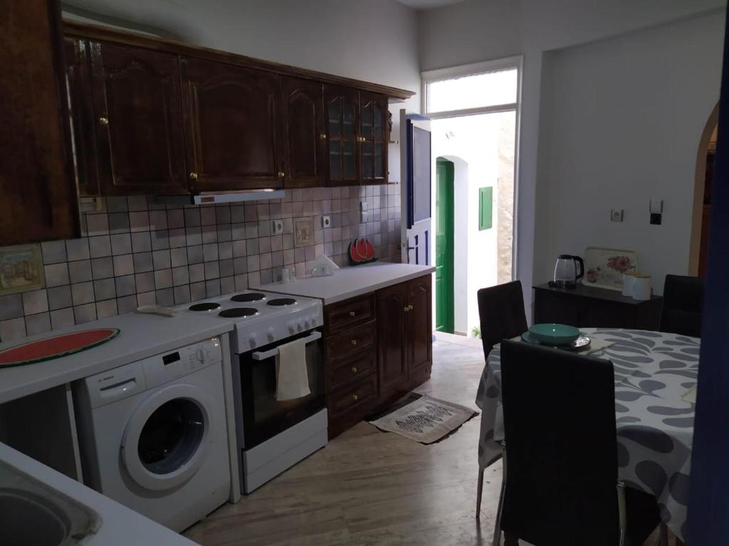 Kuchyň nebo kuchyňský kout v ubytování Kisiris House