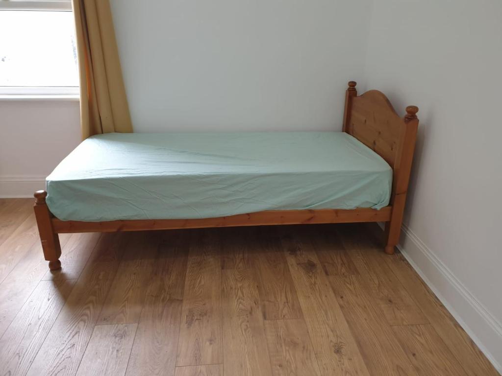 Una cama o camas en una habitación de Burney Tomar House
