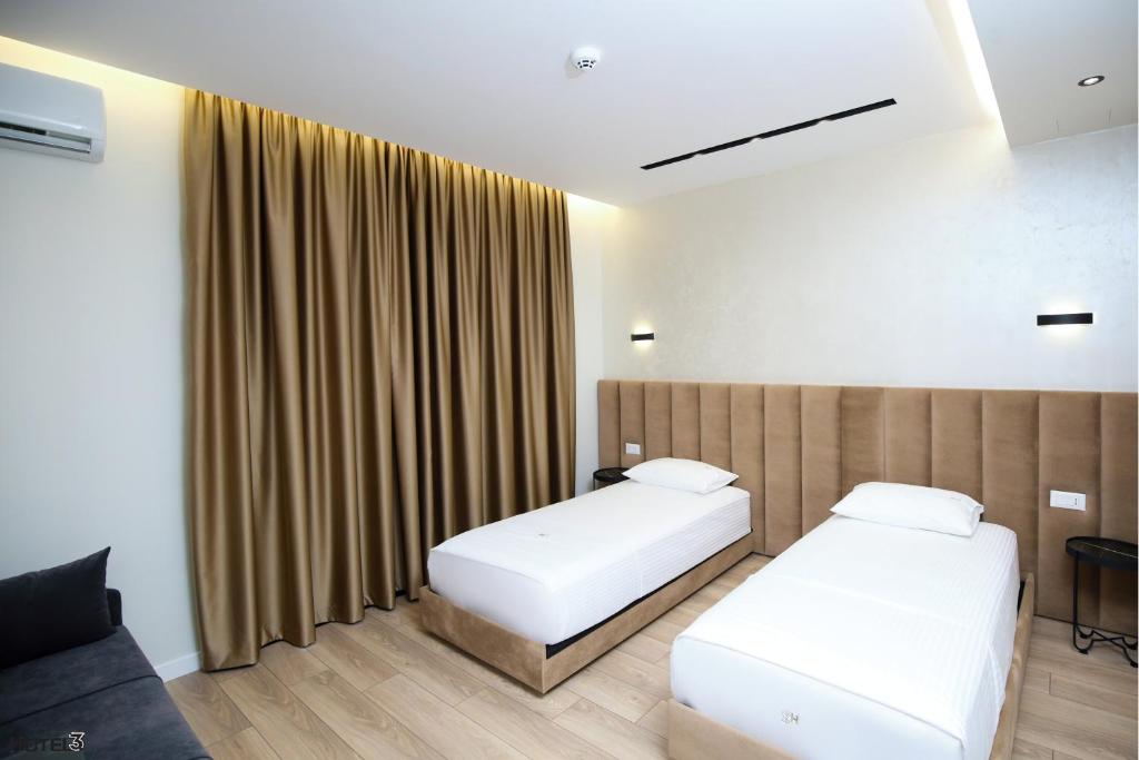 Postel nebo postele na pokoji v ubytování Hotel Three