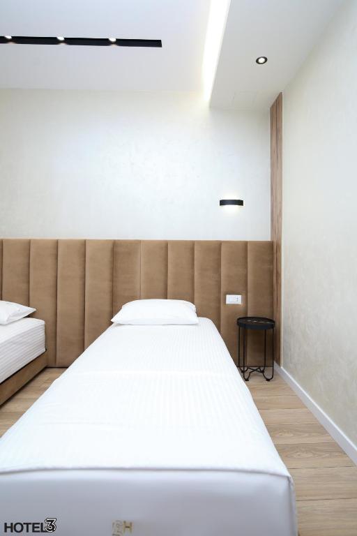 Postel nebo postele na pokoji v ubytování Hotel Three