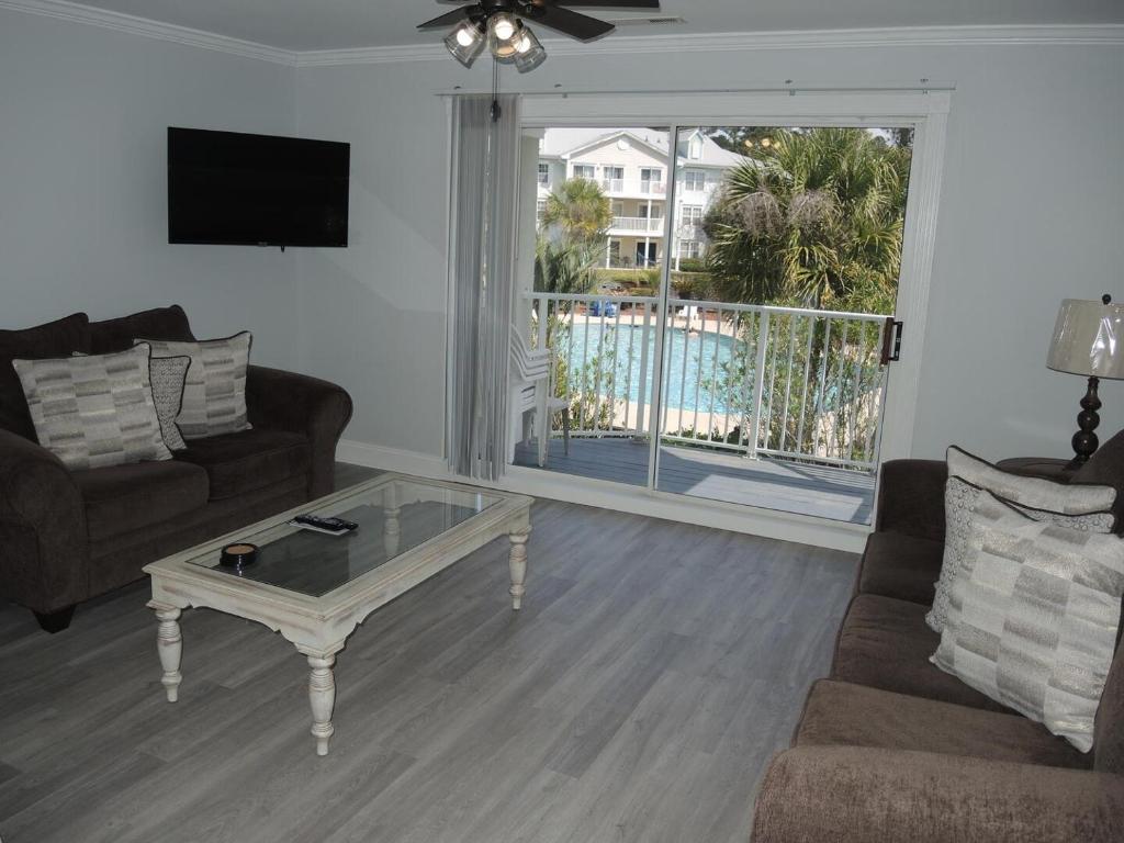 Istumisnurk majutusasutuses Brunswick Plantation Golf Condo 307M