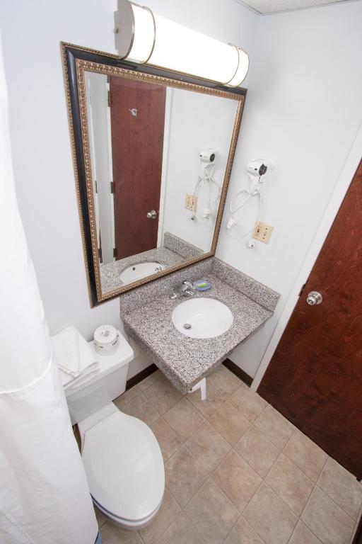 Eastbrook Inn photo