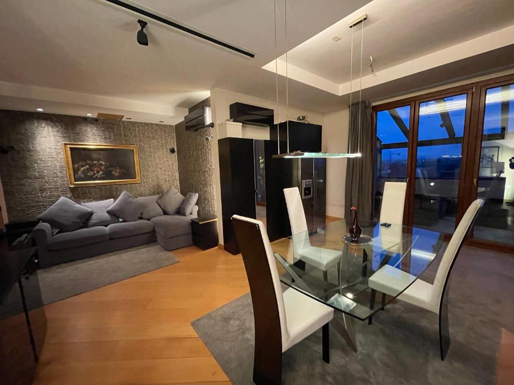 Attico con vista spettacolare e Jacuzzi, Bologna (aktualisierte Preise