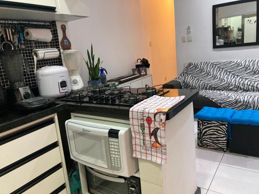 Em Copacabana apartamento mobiliado no posto 6