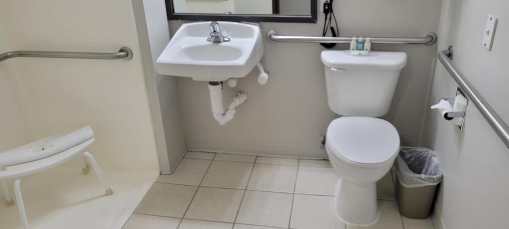 Quality Inn & Suites Salina National Forest Area - Queen Room - Toegankelijk/niet -rookend