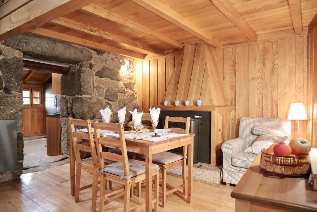 Comfortable rural cottage in ancient village in the Douro region - Housity