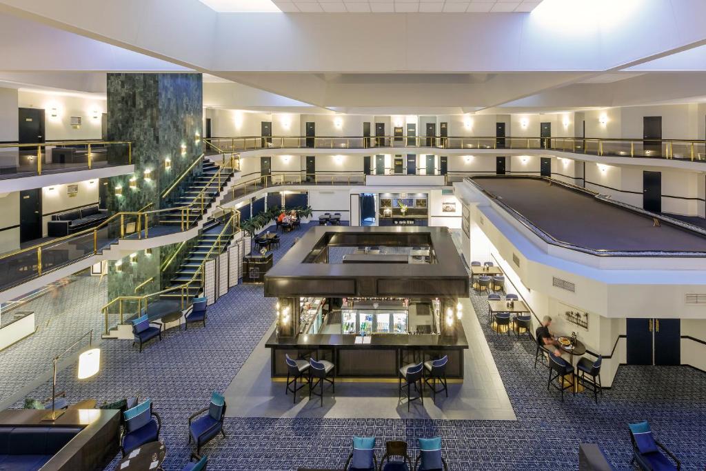 Ramada by Wyndham Diplomat Canberra - Resim 10