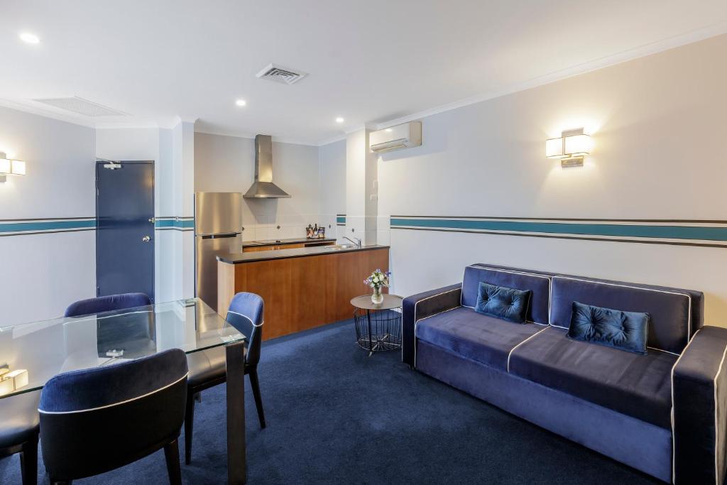 Ramada by Wyndham Diplomat Canberra - Resim 2