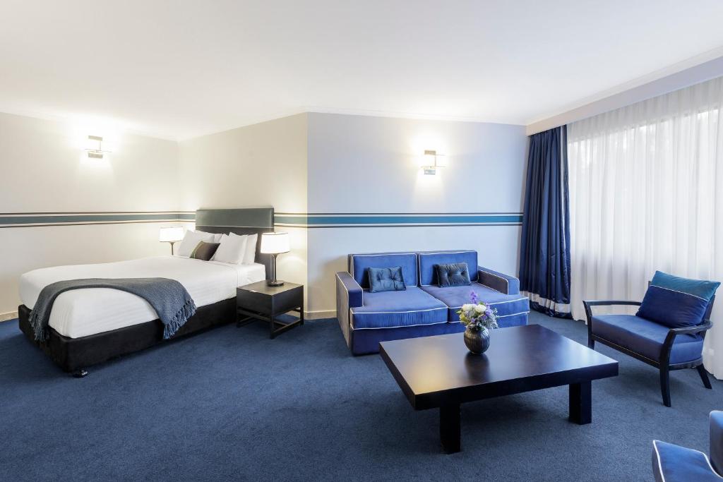 Ramada by Wyndham Diplomat Canberra - Resim 24